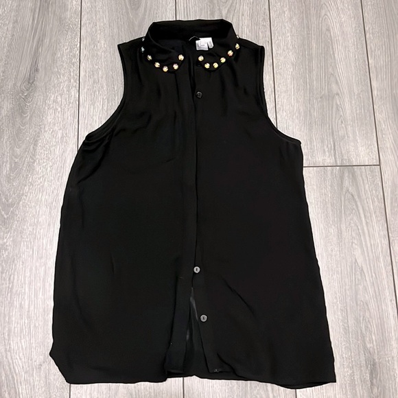 Sleeveless black button down with 80s feel - Picture 1 of 2